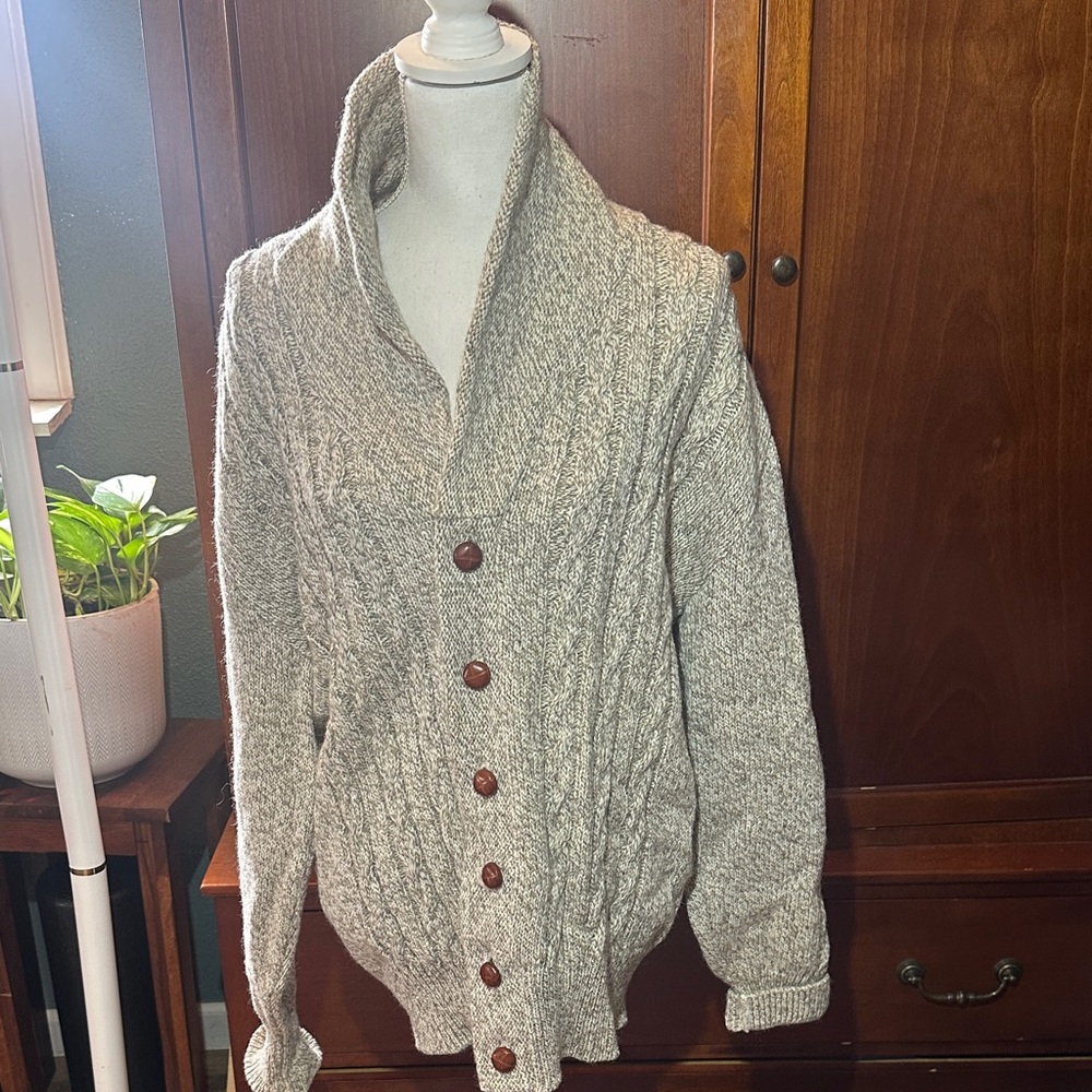Vntg American Eagle Outfitters Cream Cable Knit Cardigan 85% wool, made in USA